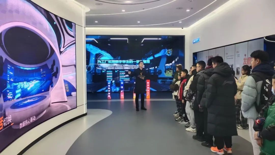 践行公益 彰显担当！！！！尊龙时凯数字联合爱心组织举办数字科普体验活动